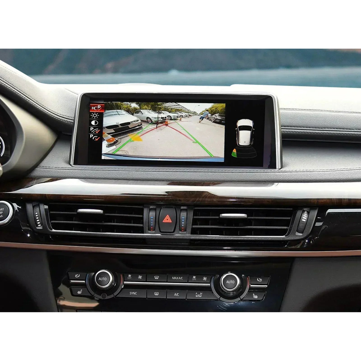 Rearview camera feed on the iDrive screen via the CarPlay interface, installed in a BMW CIC / NBT (F20, F30, F10)
