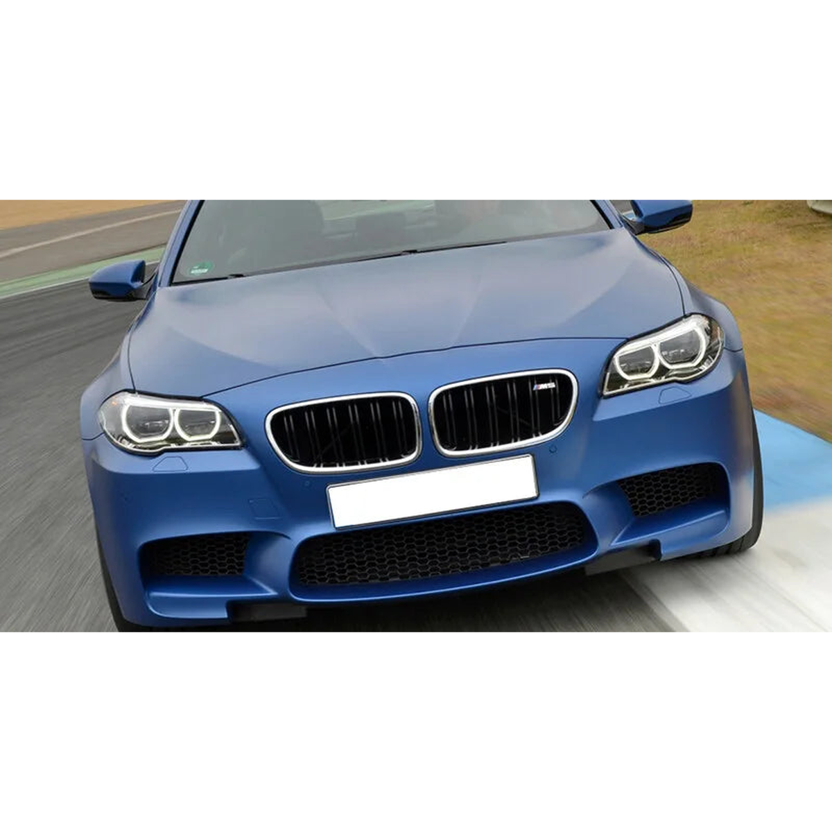 Double-line kidney grille fitted on a BMW 5 Series M5 front bumper, for BMW 5 Series F10 / F11 / M5 (2010-2017)