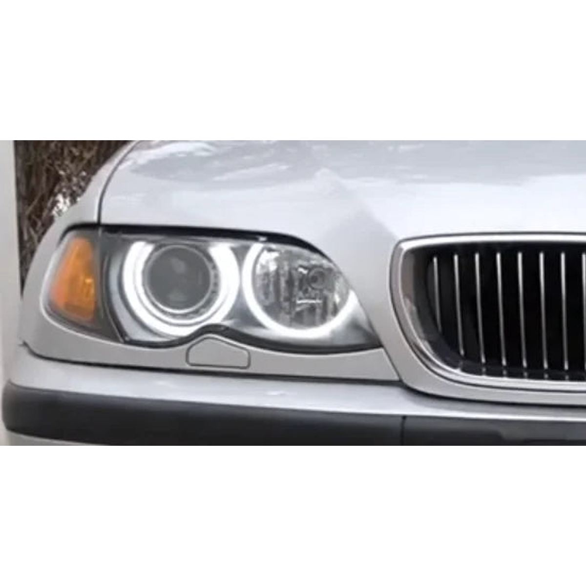 White LED angel eye halo rings lit inside a facelift headlight, fitted on BMW 3 Series E46 (1998-2006)